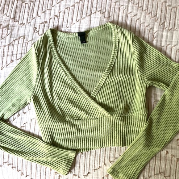 Wild fable light green crop long sleeve XS - Picture 4 of 4
